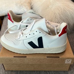 NWT Veja Nautico pekin navy/red.  Size 10